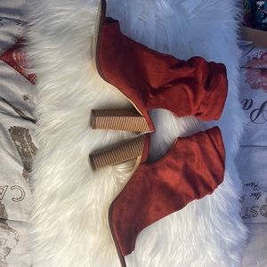 Gently worn !! Size 10 Peep toe boot!